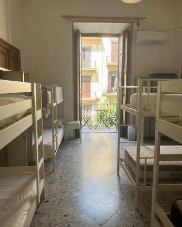 Coremi بيت شباب